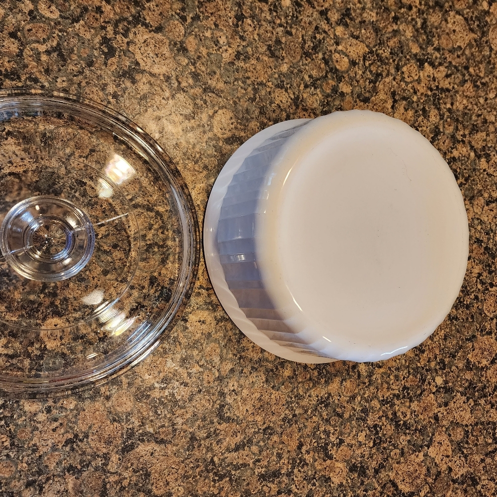 Corning Ware Round Casserole Dish W Glass Lid, F-5-B - Picture 5 of 5